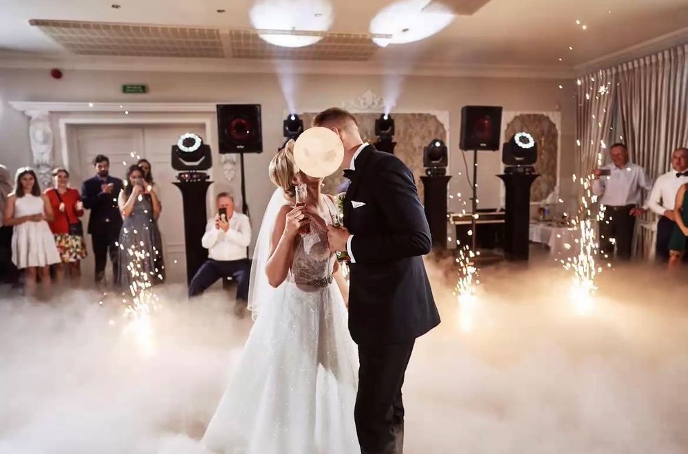 Suknia ślubna błyszcząca