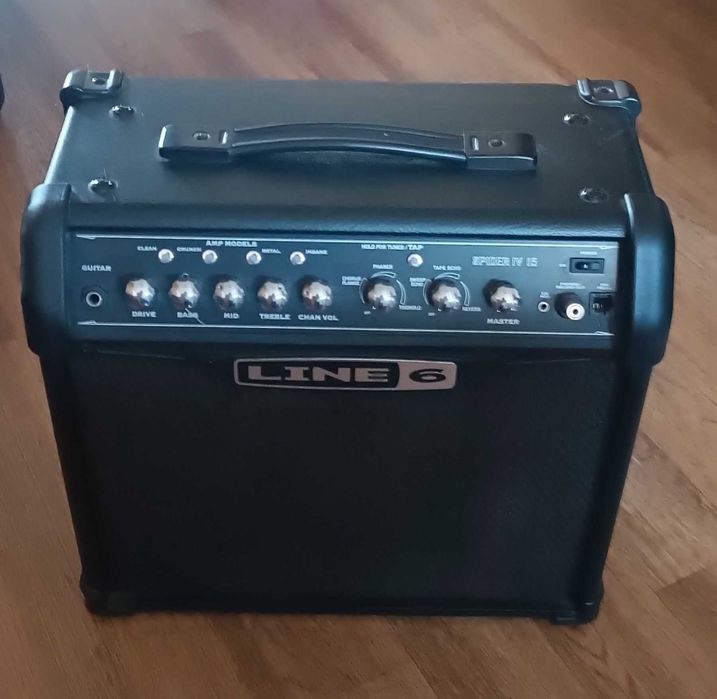 Гітарні комбо-підсилювачі Peavey Studio Pro 112 та Line 6 Spider IV 15