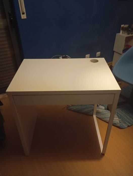 Secretaria branca com gaveta