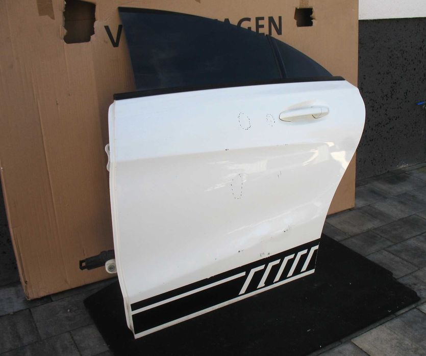 Mercedes CLA C117 Sedan drzwi lewe tył lakier 650 opis