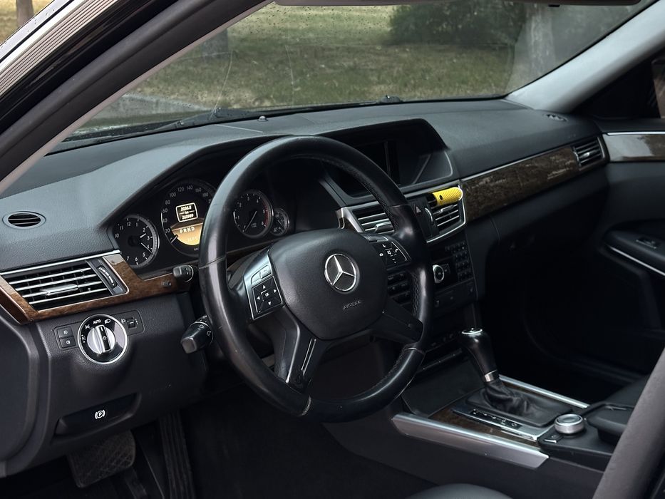 Mercedes Benz E200 w212 2011 рік 2.2 дизель