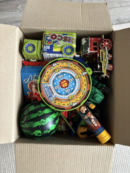 Іграшки коробка від 2 до 4 років