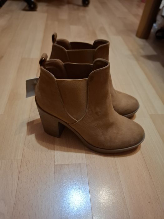 nowe buty na obcasie