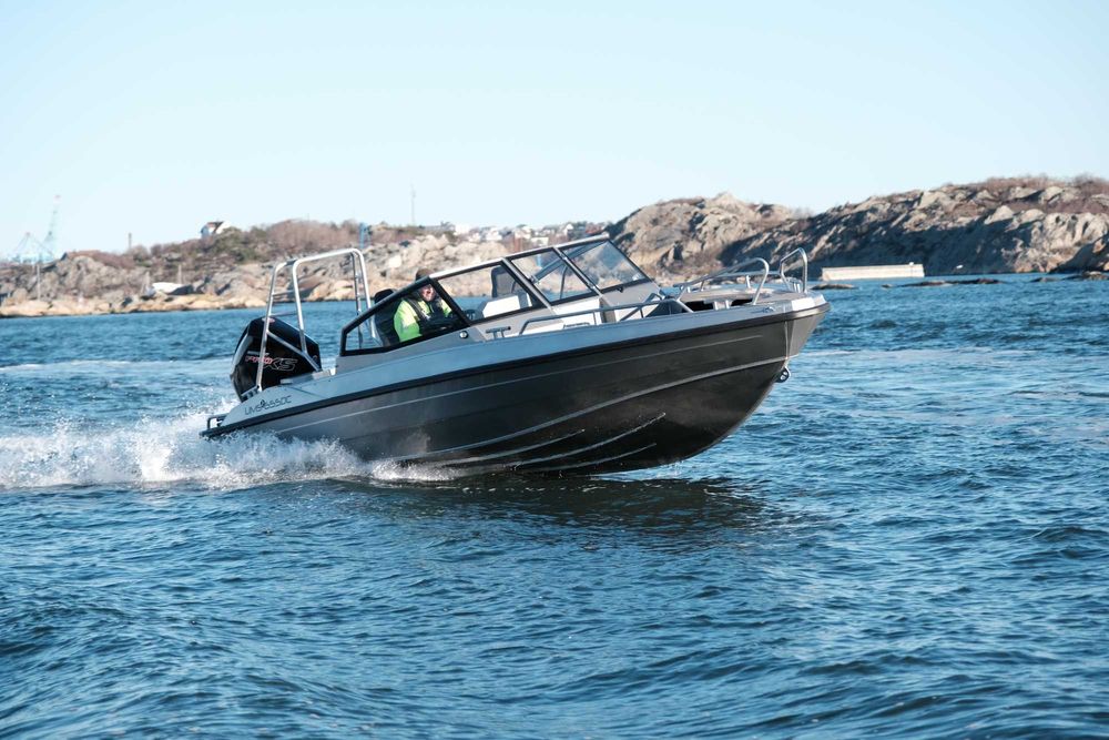 UMS 655 DC Алюмінієвий катер