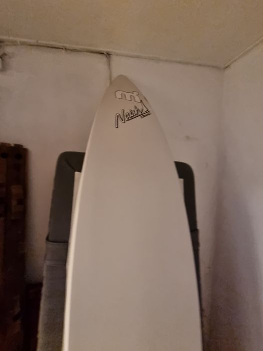 windsurf da marca Naish Hawaii.