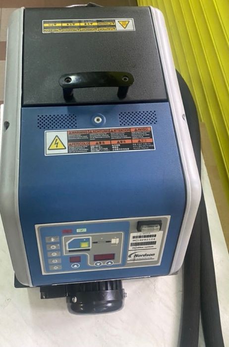 System do kleju Nordson DuraBlue 4 z głowicami MiniBlue II SureBead