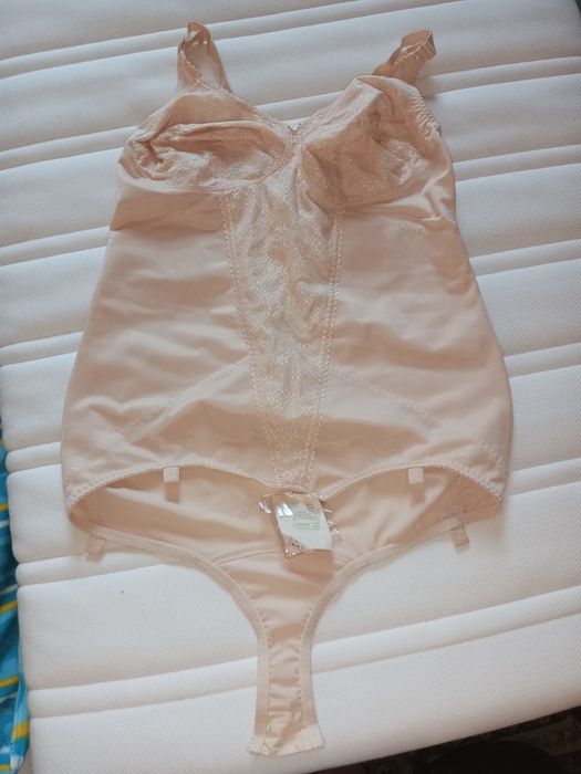 Nowe body z żabkami do pończoch