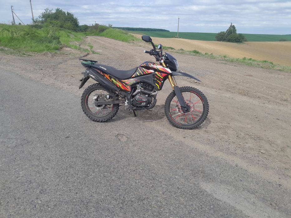 Мотоцик находу сів поїхав