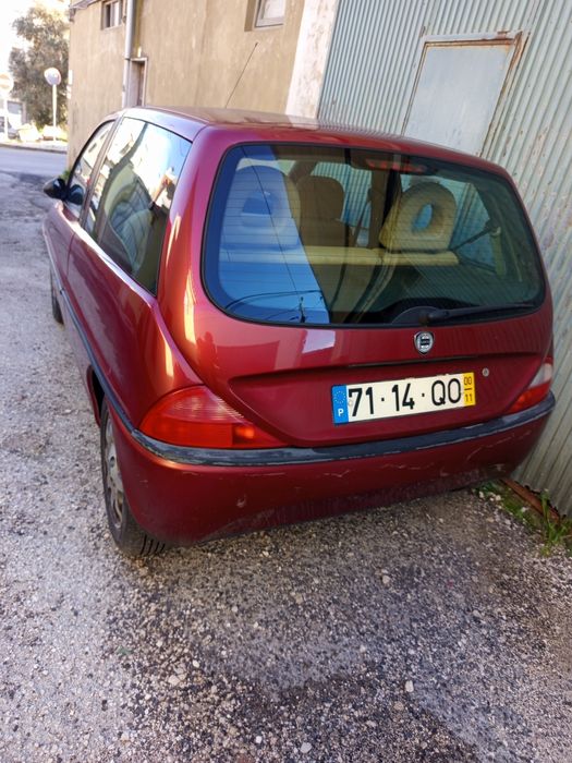 Lancia Y10 com junta queimada