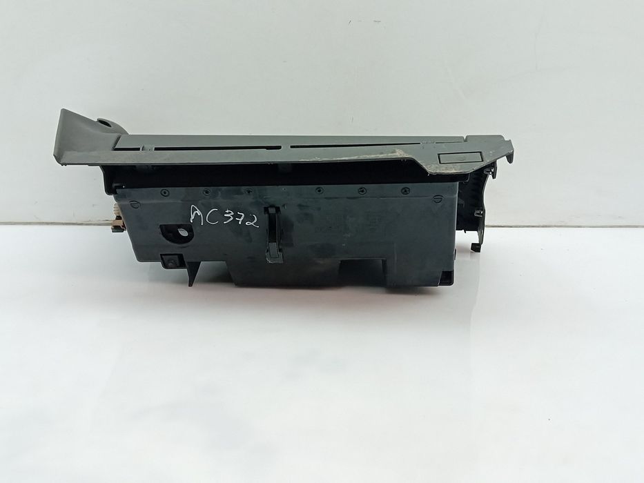 Porta luvas VOLKSWAGEN Golf V (1K1)