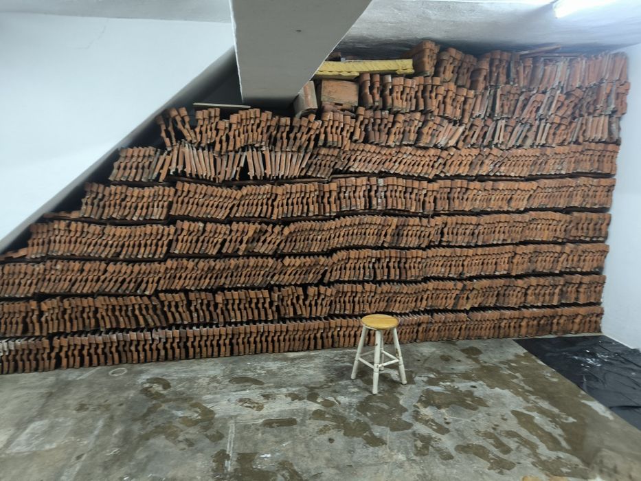 Telha Marselha em excelente estado