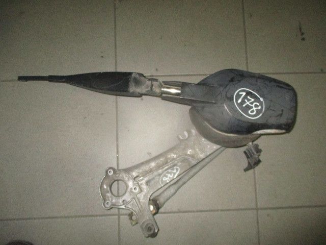 Haste / braço de escova limpa vidros frente esquerda MERCEDES-BENZ CLK