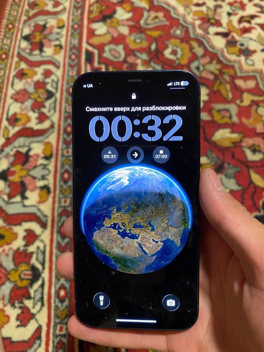 Продам айфон 12 64g