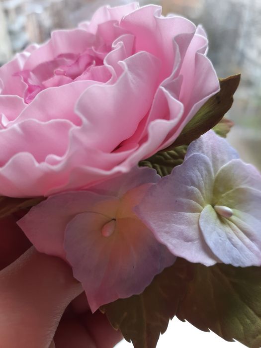 Заколки, резинки. Прикраси на волосся. Броши.