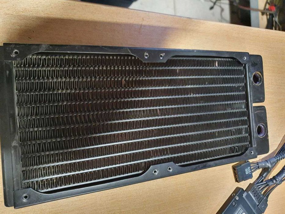 Радиатор 240 Alphacool в отличном состоянии. толщина 24 мм Медь