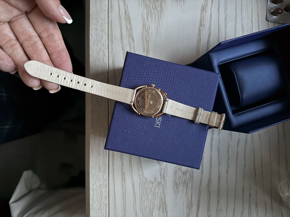 Годинник  бренд SWAROVSKI оригінал