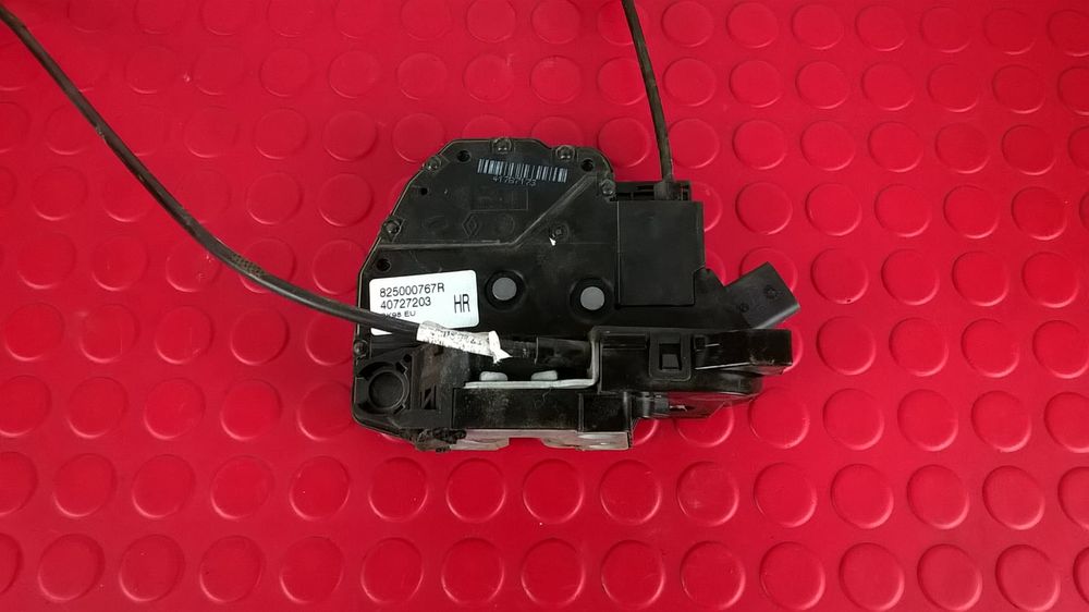 Fechadura / Fecho Porta Trás Direito 825000767R - RENAULT CLIO IV