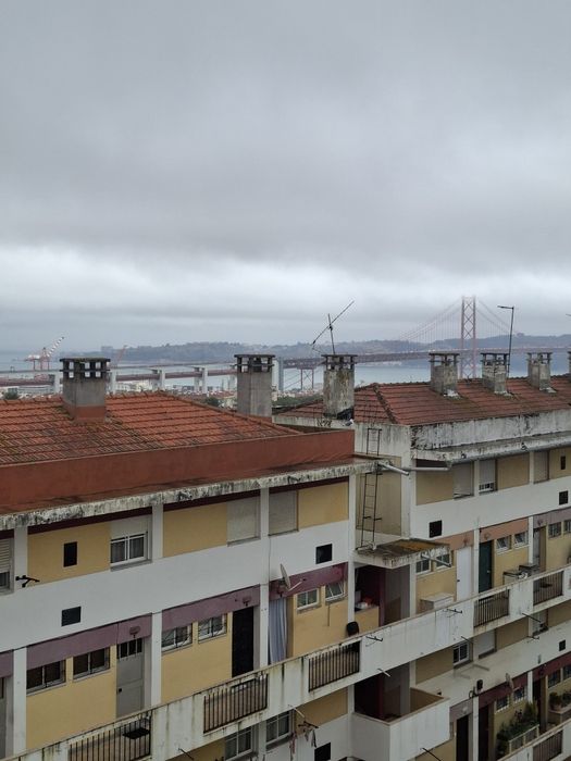 Quarto disponível para arrendar perto do Polo Universitário da Ajuda e Palácio da Ajuda – Lisboa