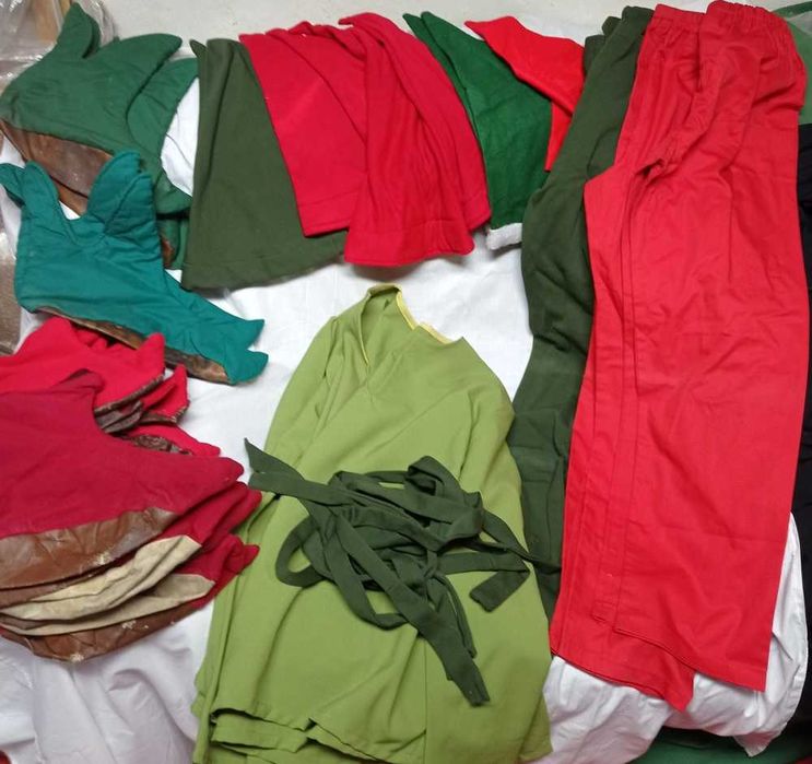 Vestuário de Pai e Mãe Natal, Duendes e afins. Mais de 80 peças