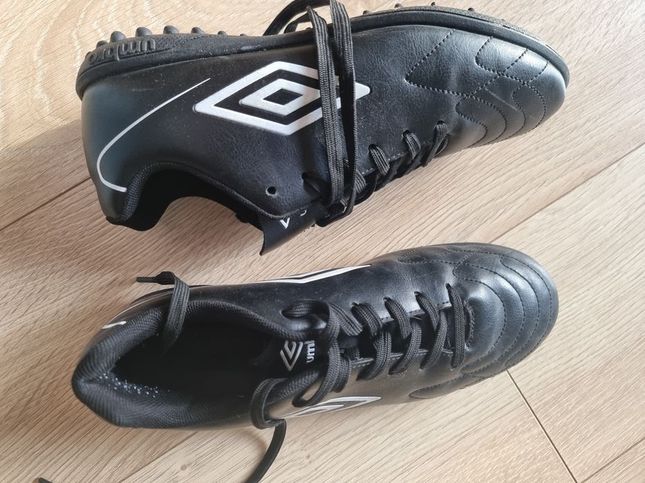 Buty halowe korki umbro 36 czarne