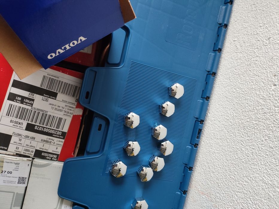 Centros Volvo e tampas cromadas pernes