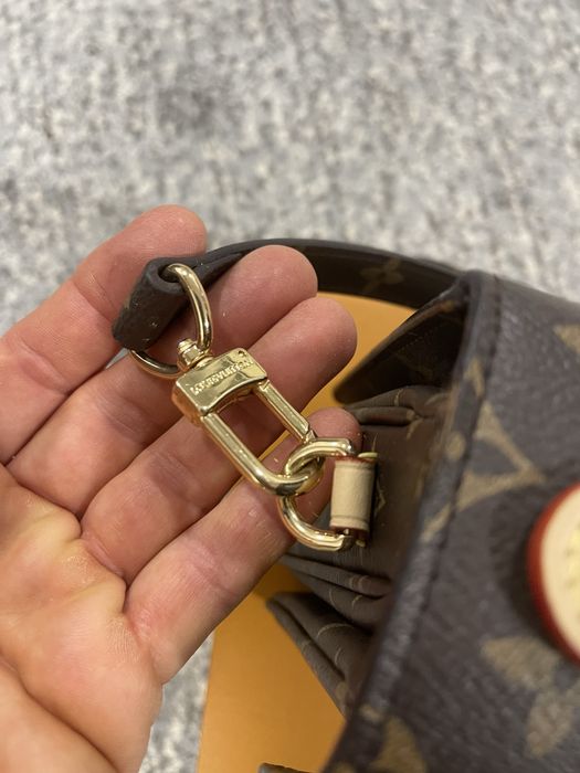 Продам сумку  женскую Louis Vuitton