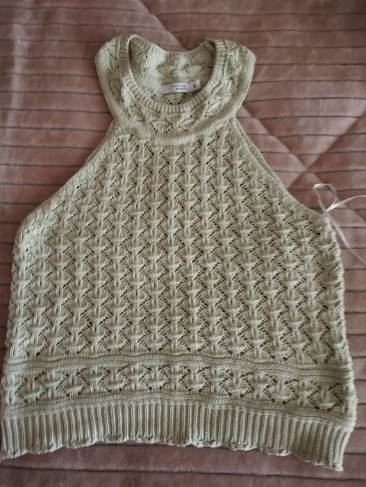 Várias peças de roupa