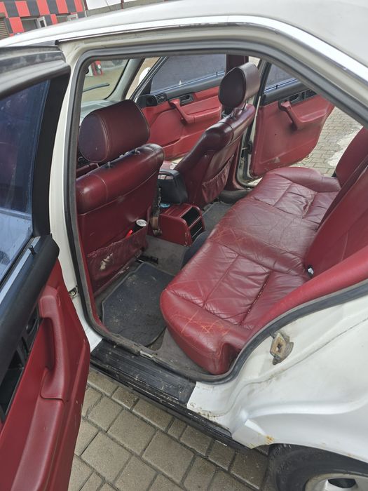 Автомобіль BMW e34