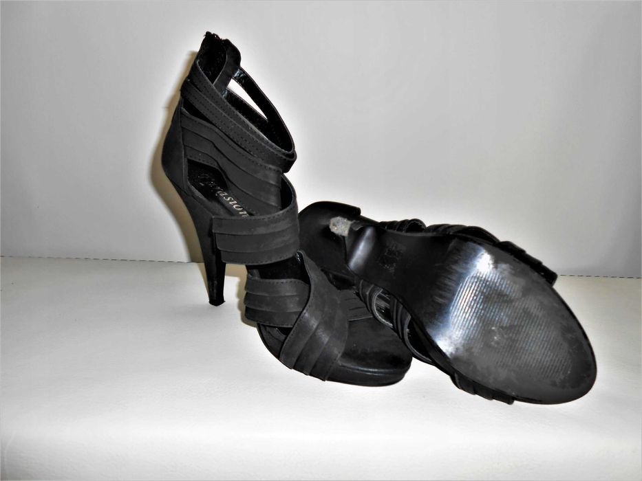 Eleganckie sandały zamszowe marki Farasion, roz. 38/39