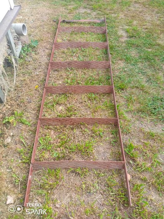 Драбина (лесніца) сталева