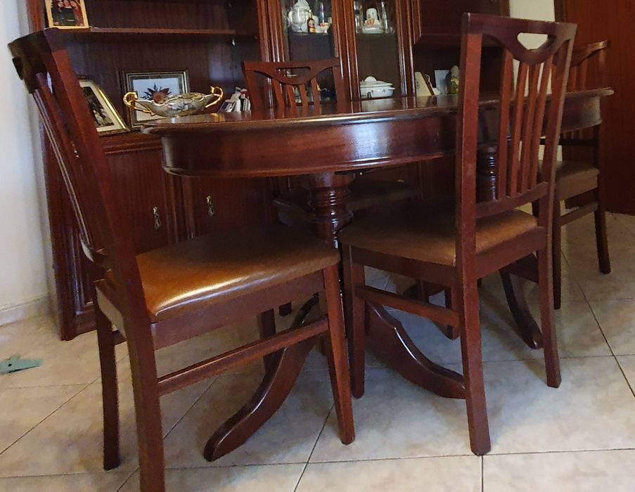 Móvel Sala mogno, com bar e cristaleira, imensa arrumação (como Novo)