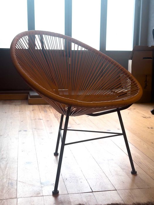 Cadeira Acapulco (castanha) com pés em metal x 2