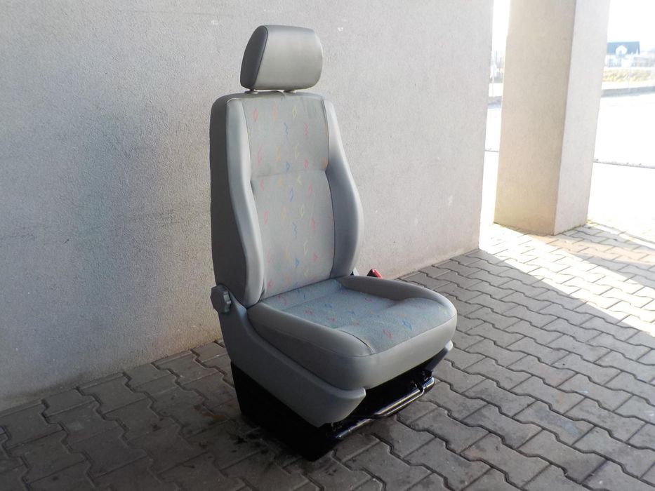 VW T5 FOTEL PRAWY PASAŻERA Z PODSTAWĄ INKA