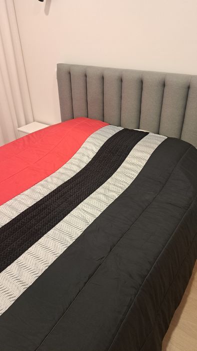 Edredão Vermelho e Preto