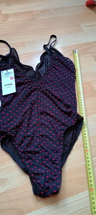 Czarne body w czerwone serduszka Sinsay M 38 bielizna damska