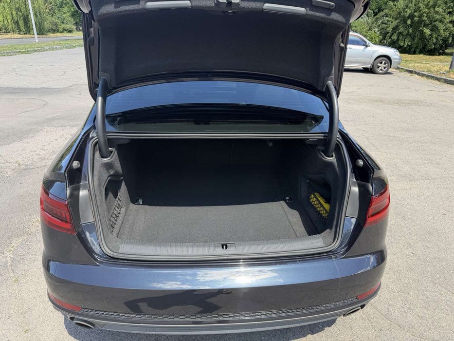 Продам автомобіль Audi A4 2018