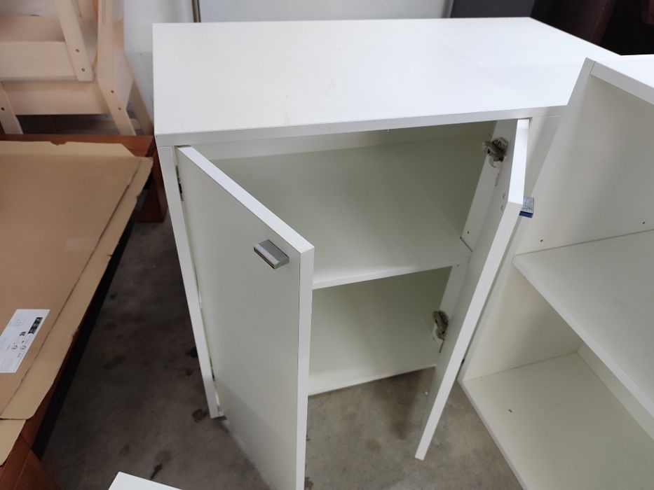 Conjunto de mesa de cabeceira e aparador