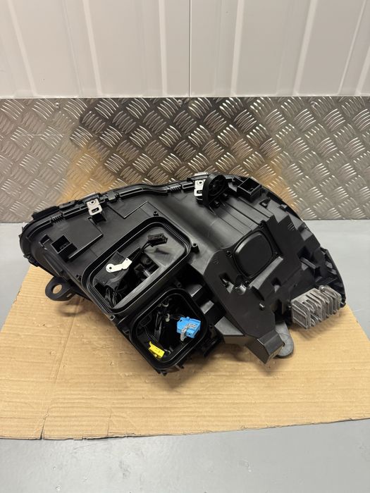 Lewa Lampa Mercedes W205 Led Intelligent light system ILS USA