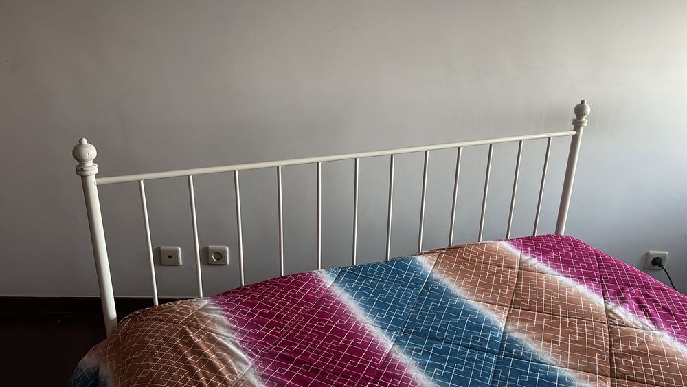 Cama metal IKEA branca