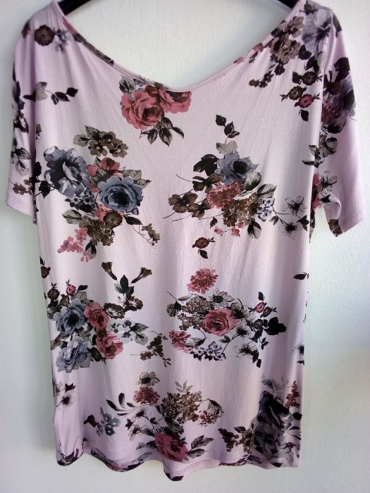 Blusa rosa com motivos florais - Tamanho L