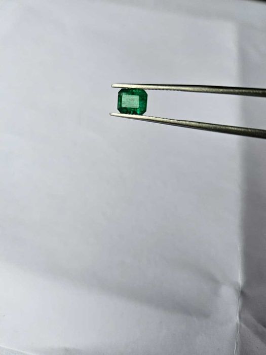 naturalny szmaragd 0,93 ct Top quality Vivid Green Certyfikat AIG OKAZJA!!!