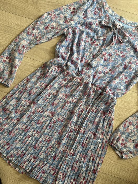 Sukienka w kwiatki Cropp L