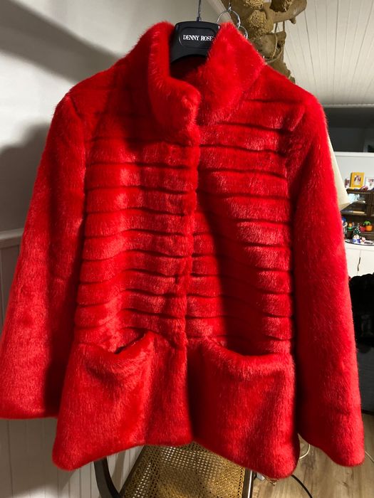 Casaco de pêlo sintético vermelho
