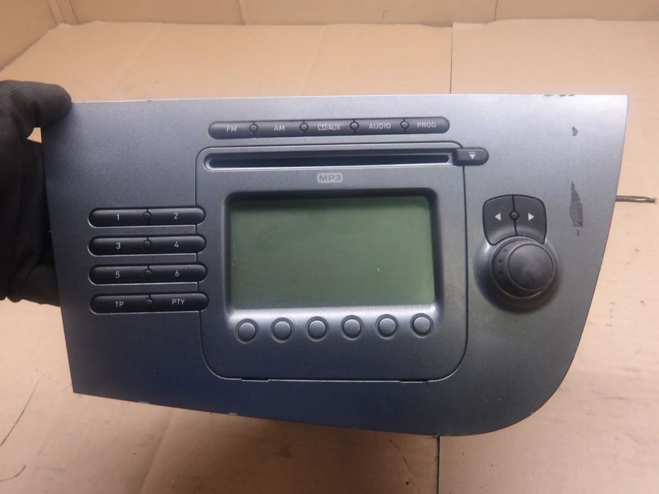 SEAT LEON II 05-09 1.4TSI RADIO 1P1035186B