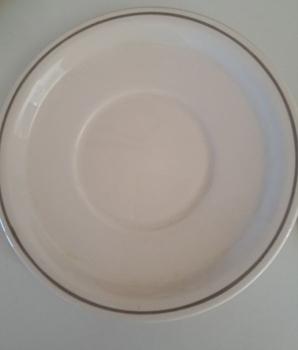 Pratos de faiança