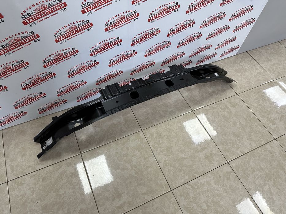 Усилитель бампера Мерседес Вито 447