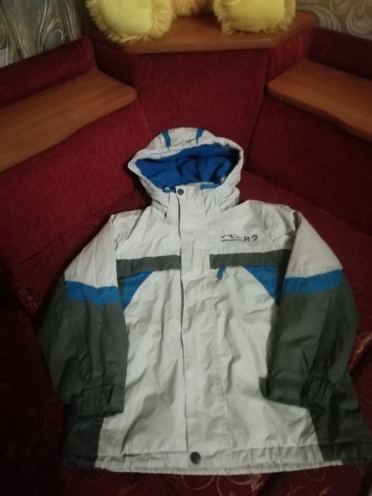 Продам курточку на мальчика,рост 122,в отличном состоянии,осень-зима