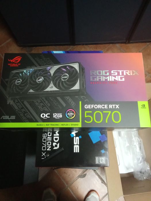RTX 5070 12GB OC asus ROG strix - lacrada