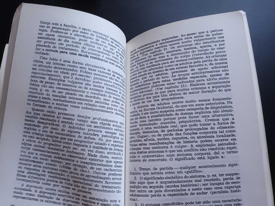 "Psiquiatria Infantil para Estudantes" por Stone e Koupernik