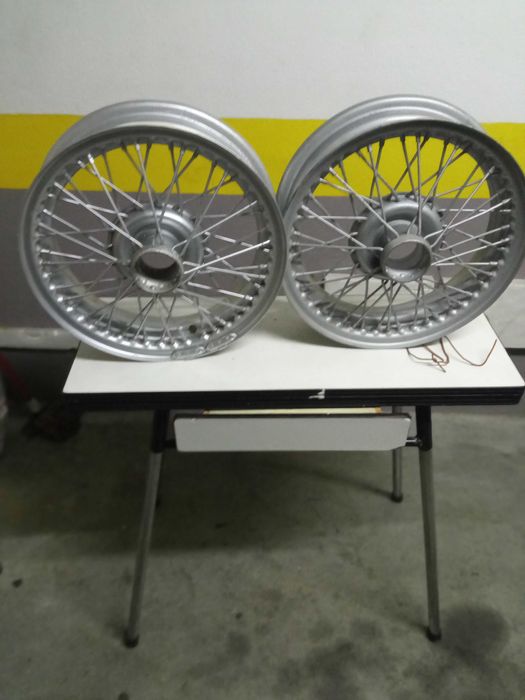 2 Jantes raiadas para Triumph TR2-3A pintadas, usadas